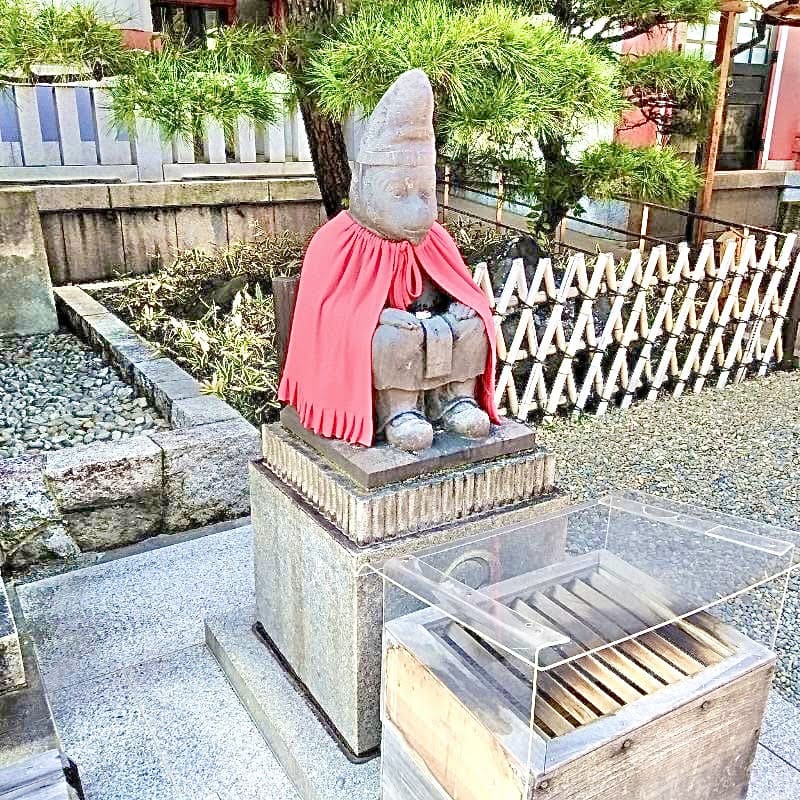 日枝神社の子宝ご利益スポット「神猿さま像（雄）」