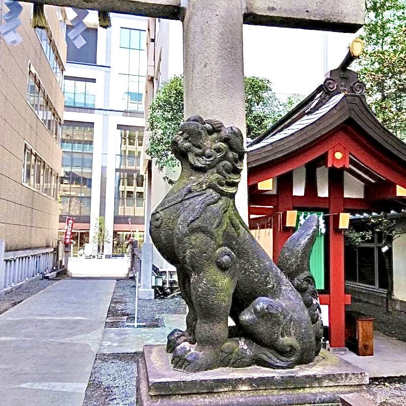 日本橋日枝神社の子宝ご利益スポット「天を見上げる狛犬」