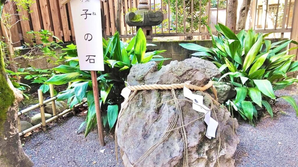 七社神社の子宝スポット 子の石