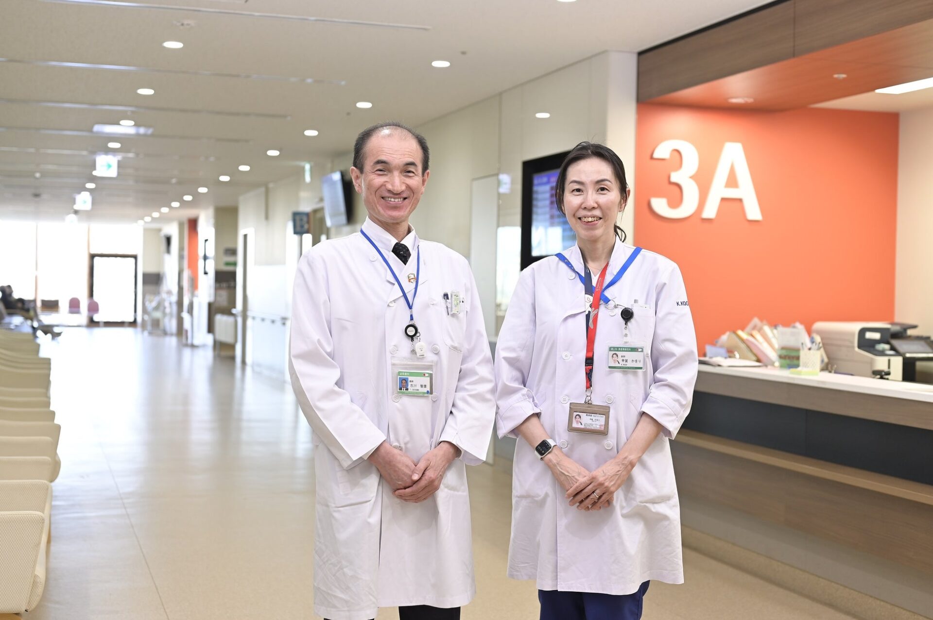 （左から）泌尿器科　市川智彦教授、婦人科・産科　甲賀かをり教授（センター長）