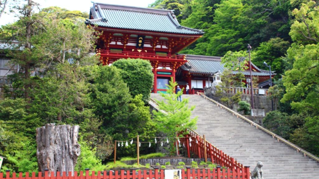 【2025年】神奈川の縁結び神社・寺院ランキングTOP10！運命の出会いを引き寄せるパワースポット
