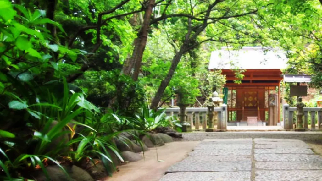 【2025年】神奈川の縁結び神社・寺院ランキングTOP10！運命の出会いを引き寄せるパワースポット